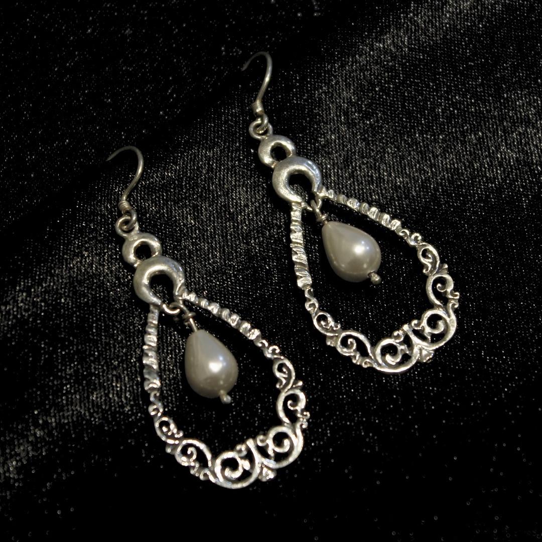 Ghyan Butta Earring - View 1