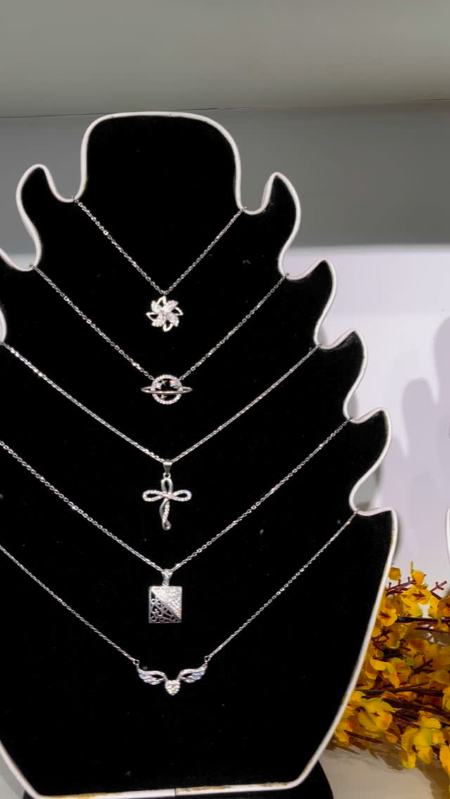Simply glow differently with these diverse lockets - View 1
