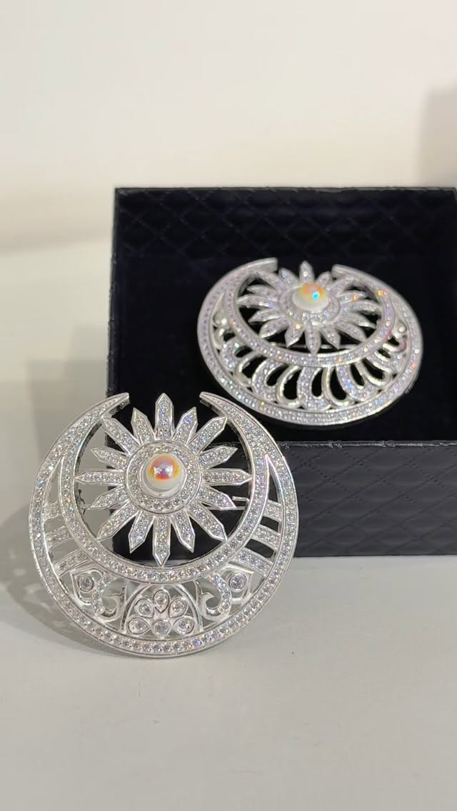 With a hint of Pearl in Silver - View 1