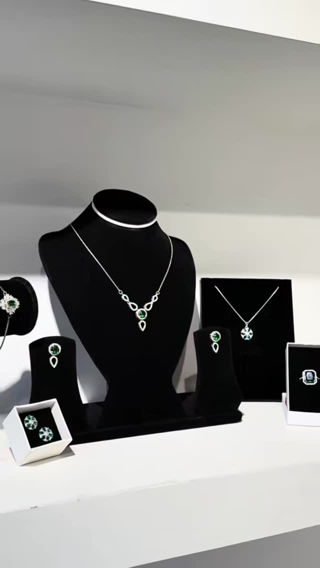 Emerald Silver - Quiet radiance in green - View 1