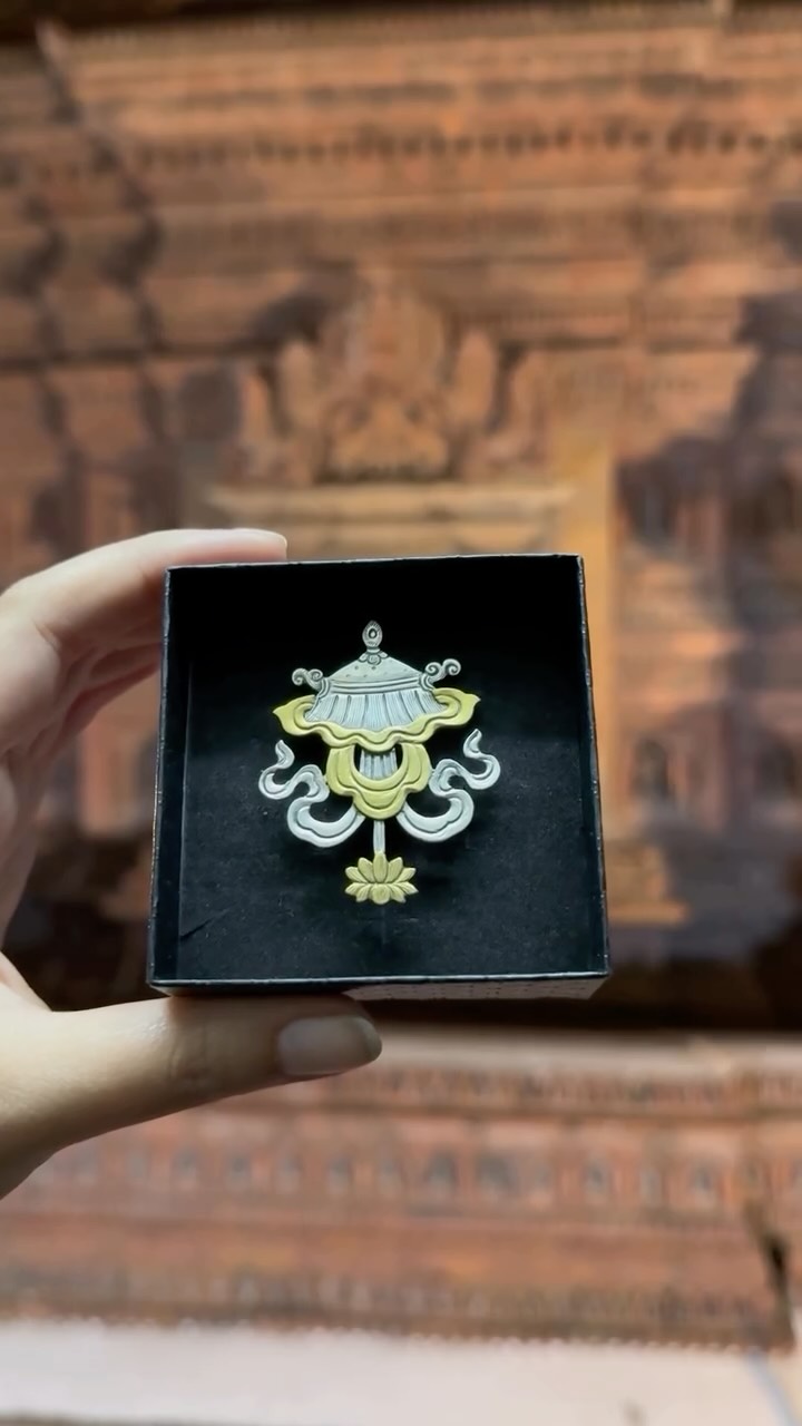 Astamangal Chatra brooch where sacred symbolism meets refined craftsmanship. - View 1